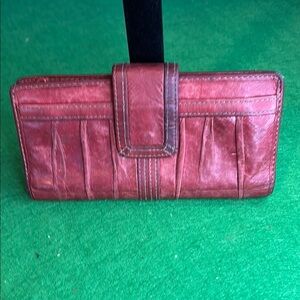 FOSSIL VINTAGE IN RICH RED LEATHER LONG WALLET